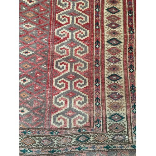 195 - Turkoman Prayer Rug
All over geometric and plant design
approx. 120 x 100 cm