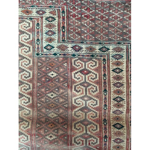 195 - Turkoman Prayer Rug
All over geometric and plant design
approx. 120 x 100 cm