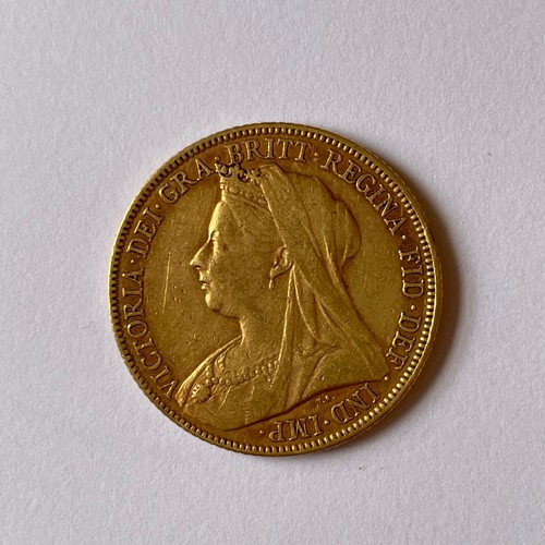 132 - 1899 Sovereign