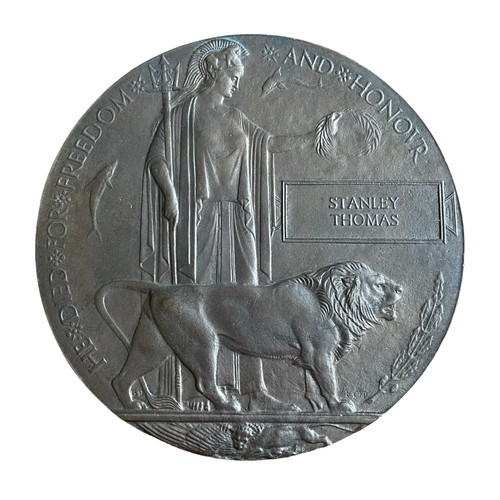 55 - World War I 1914 - 1918 Military Bronze Death Plaque, Awarded to Stanley Thomas. 12cm dia inscribed ... 