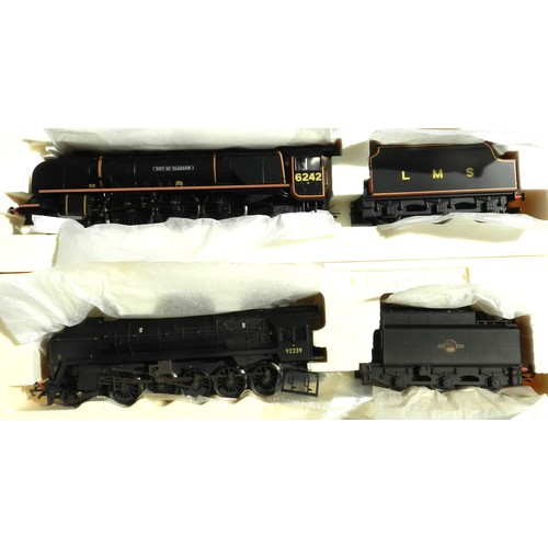 48 - Hornby 00 gauge. (2) R.2311 4-6-2 loco & tender. 6242 'City of Glasgow', black, LMS; R.2248 2-8-0 lo... 