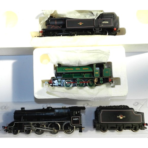 51 - Hornby 00 gauge. (3) R.2178B 0-6-2T loco. 69506, black, BR.; R.2399 0-6-0T loco. 49, green, National... 