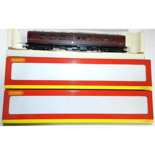 60 - Hornby 00 gauge. (3) BR Carriages. R.4132B, 2 x R.4133B. All boxed new.