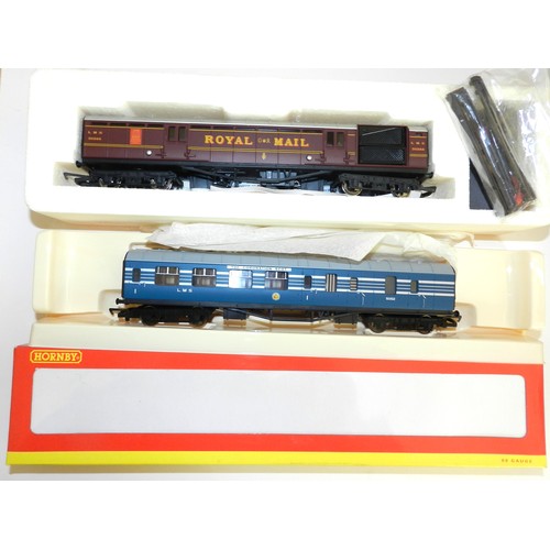 61 - Hornby 00 gauge. (3) R.4155 Operating Royal Mail Coach set, LMS; LMS Carriages. R.4128 & R.4128B. Al... 