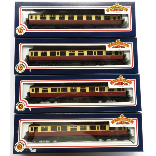 80 - Bachman 00 gauge. Carriages. (4) Red/cream. Boxed new.