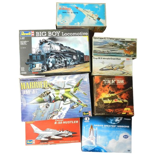 85 - 6 various un-made plastic constructon kits. Various themes & scales. Boxed but not known if complete... 