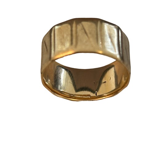 100 - 9ct Gold Ring / Band 
Hallmark rubbed, tests as 9ct gold
5.5g