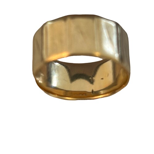 100 - 9ct Gold Ring / Band 
Hallmark rubbed, tests as 9ct gold
5.5g