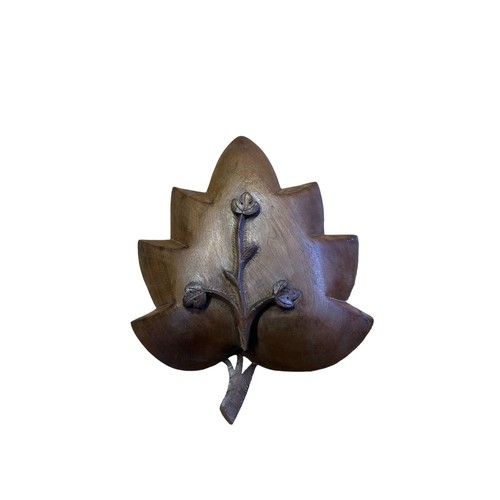 61 - Carved maple leaf bowl c.28x22cm