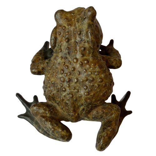 304 - A Graduated Pair of Toads in Bronze
Both signed Geckoman
Large Toad 854.9g 6cm tall, 13cm long, 10cm... 