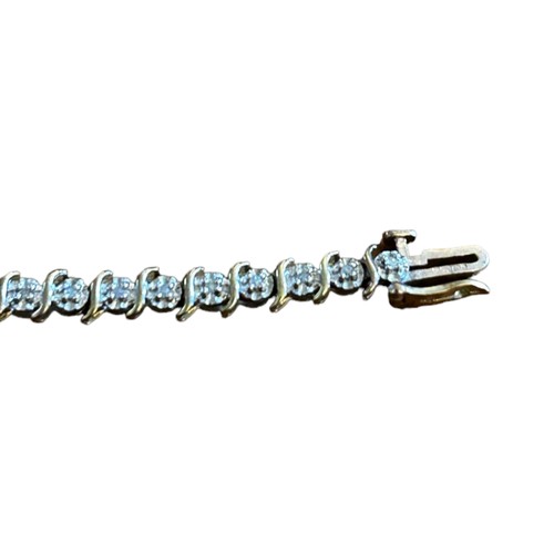 186 - 9ct Gold & Diamond Chip Tennis Bracelet 4.5g gross