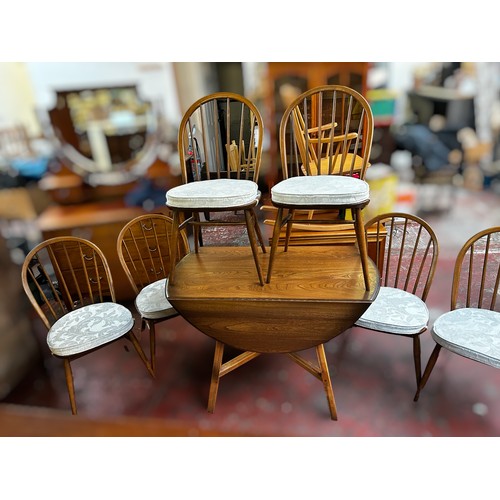 127 - An Ercol Mid Century dining table & 6 chairs. Open 125x113x72.5cm (7) Table 112 x 124 x 72 cm (open)