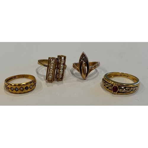 204 - Four 14ct Gold Rings (4) 15.0g gross