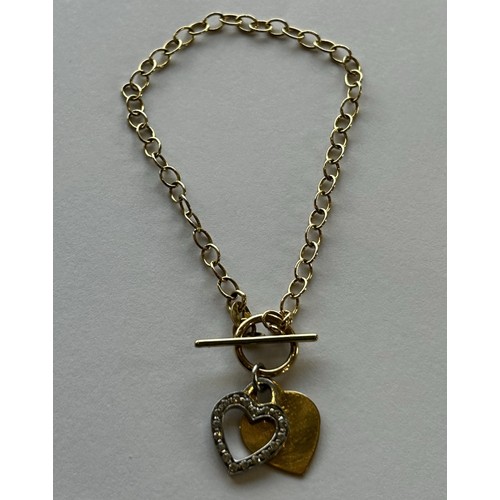 121 - 9ct Gold Bracelet with heart sharped pendants - 3.3g