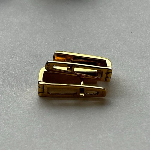 32 - Two Pairs of 18ct Gold Earrings (2) 20.0g gross