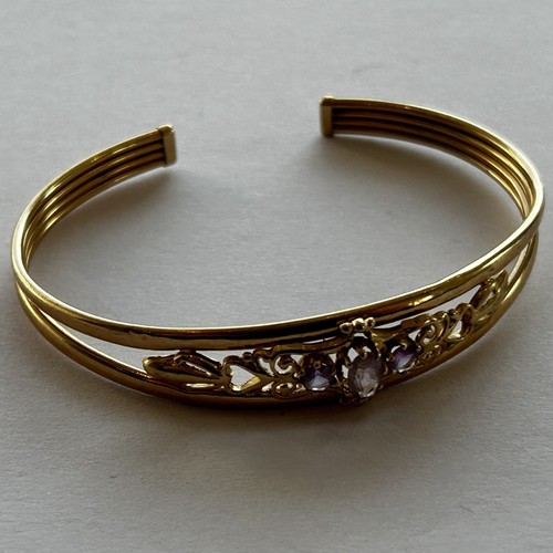 83 - A 9ct Gold Bangle 6.5g gross