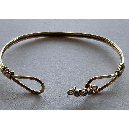 33 - A 14ct Gold Bangle 8.4g