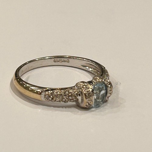 243 - 18ct Gold Diamond Ring, 2.9g gross