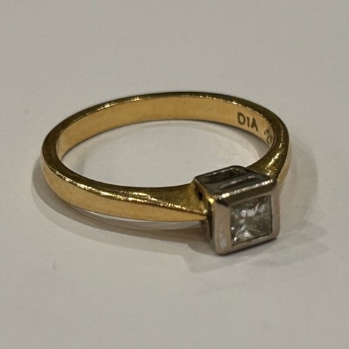 247 - 18ct Gold Diamond Ring, 2.8g gross