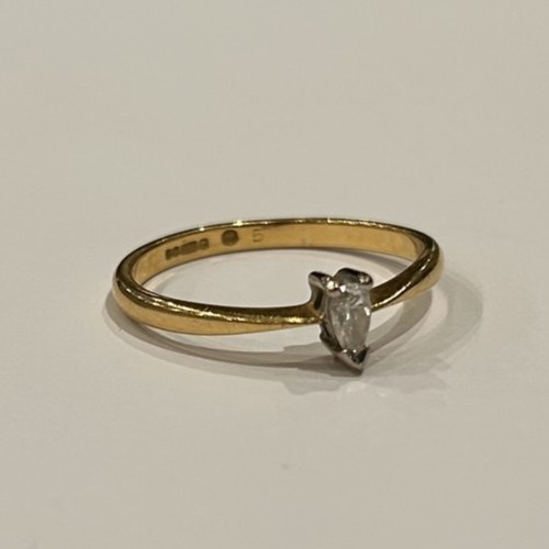 254 - 18ct Gold Diamond Ring, 2.5g gross