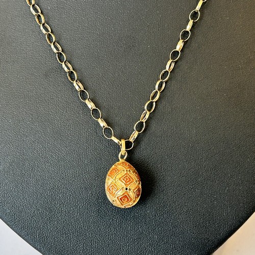 84 - 9ct Gold Belcher Chain Necklace with Pendant in the form of an egg, 8.5g gross