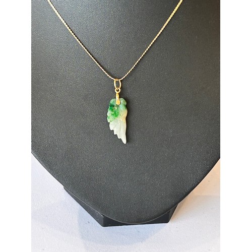 119 - 9ct Gold Necklace with a Jade Style Feather Pendant 6.2g gross