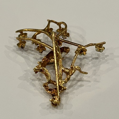 163 - 18ct Gold Brooch in the form of an inflower tree with parrot 8.0g