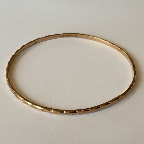 92 - A 9ct Gold Bangle 6g