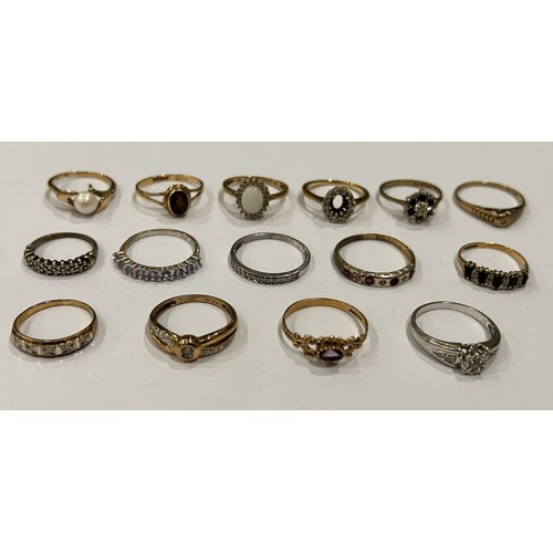 18 - Fifteen 9ct Gold Stone Set Rings (15) 25.6g gross