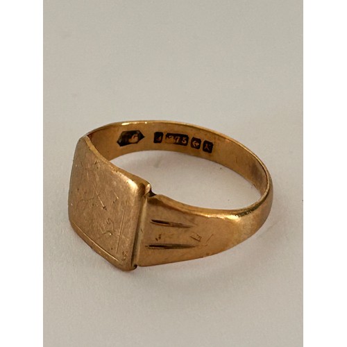 115 - Boxed 9ct Gold Signet Ring approx size R 3.2g