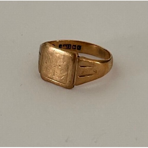 115 - Boxed 9ct Gold Signet Ring approx size R 3.2g