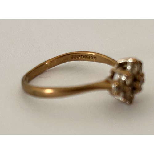 132 - 9ct Gold Flower Cluster Ring approx size N 1.6g