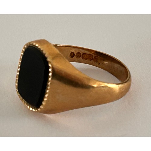 114 - 9ct Gold & Onyx Ring approx Size R 5.6g gross