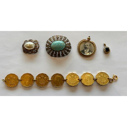 136 - A collection of Jewellery (5) inc a 9ct gold & Saphhire pendnat (1.4g gross), 1937 Three Pence Brace... 