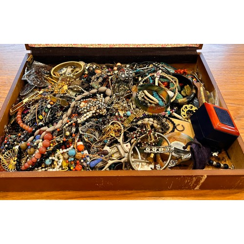 198 - A Quantity of Costume / Dress Jewellery in a large wooden box