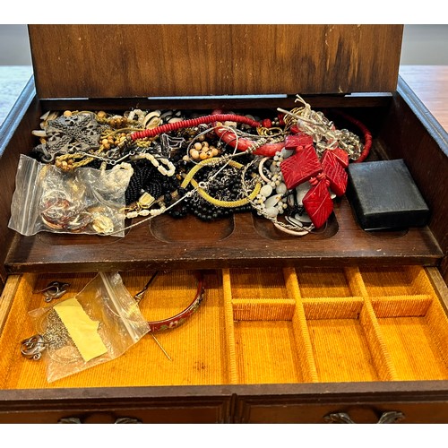 204 - A Nautical themed wooded jewellery box, containing mixed costume  / dress jewellery