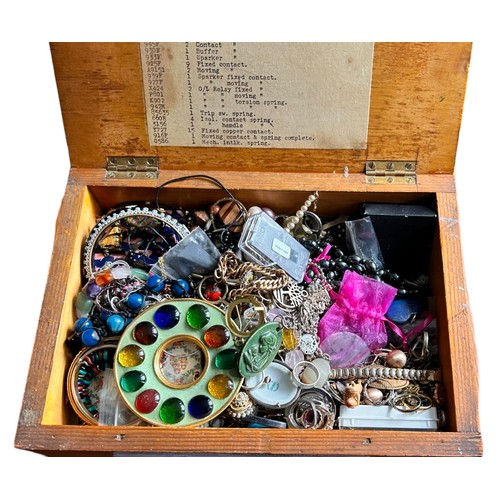 186 - A Collection of Costume / Dress Jewellery in a wooden box