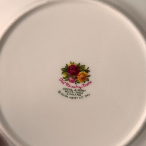 324 - Royal Albert Old Country Roses teaware (47);8 x Large Plates, 8 x Side Plates, 8 x Cups, 8 x Saucers... 