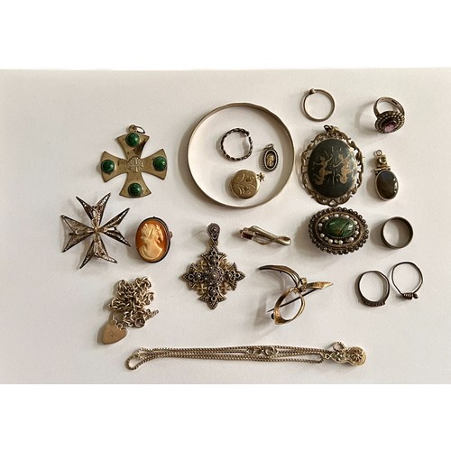 138 - A Collection of Silver Jewellery inc rings, brooches, bangle, pendnats & others 109g gross