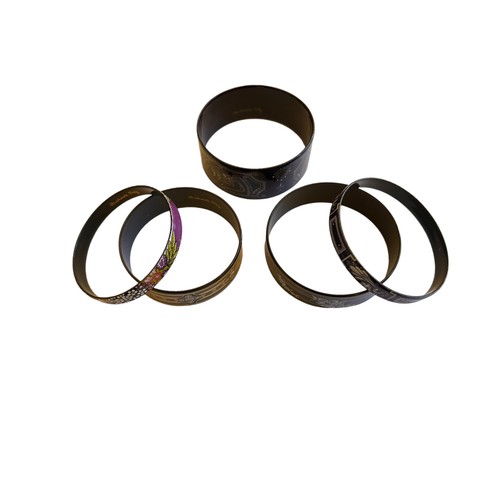 139 - Five Michaela Frey Bangles (5)

Approximate diameters below:
6.2cm
6.3cm
6.5cm
6.8cm
6.9cm