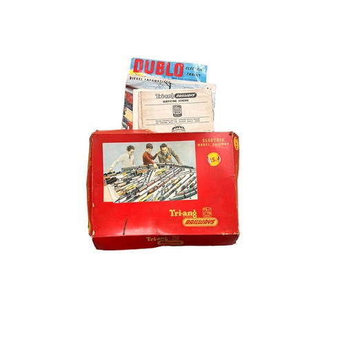 318 - TRI-ANG: Tri-ang railways - electric model railways RS.4. with additional pieces. Boxed - poor