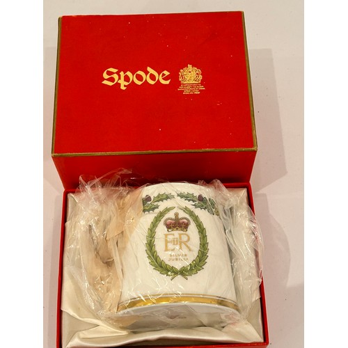 253 - Boxed & Mint Spode Silver Jubilee Mug