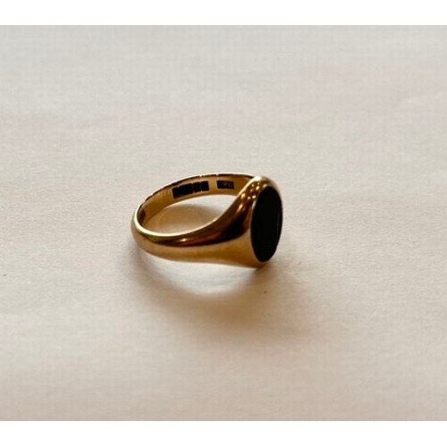 59 - 9ct Gold Ring with Onyx Oval Detail 6.1g
Damaged Onyx Disc