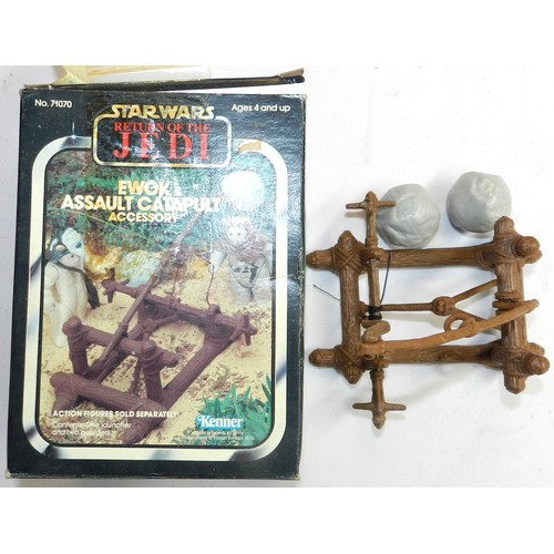 220 - Star Wars - Return of the Jedi. Ewok Assault Catapult.  Defective box.