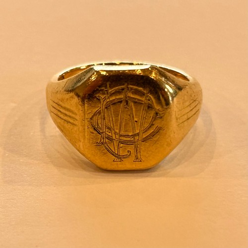 45 - 18ct Gold Signet Ring 14.6g