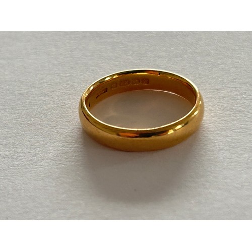 122 - 22ct Gold Wedding Band 5.6g