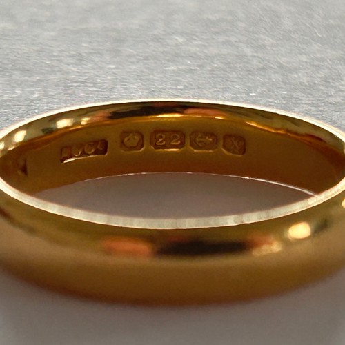 122 - 22ct Gold Wedding Band 5.6g