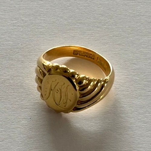 121 - 18ct Gold Signet Ring 11.7g approx size N