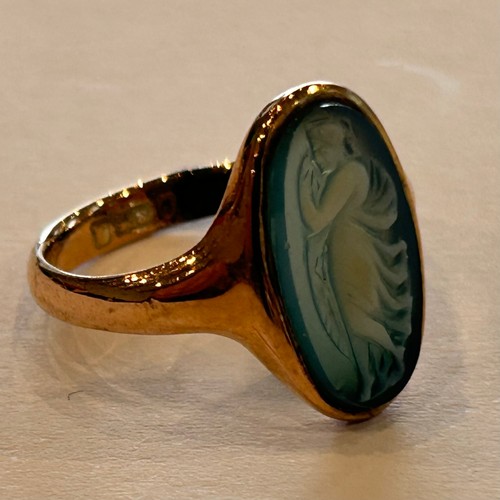 141 - 9ct Gold Cameo Ring 3.2g approx size M