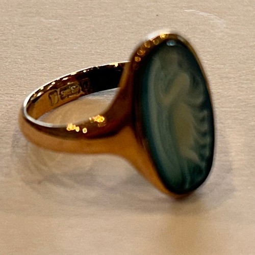 141 - 9ct Gold Cameo Ring 3.2g approx size M